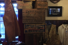 cowboy-club-münchen-2015-oldstyleflohmarkt-10-Kisten