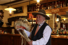 cowboy-club-münchen-2018-105-jahre-übergabe-federhaube-an-das-stadtmuseum-03