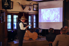 cowboy-club-münchen-2018-105-jahre-übergabe-federhaube-an-das-stadtmuseum-05